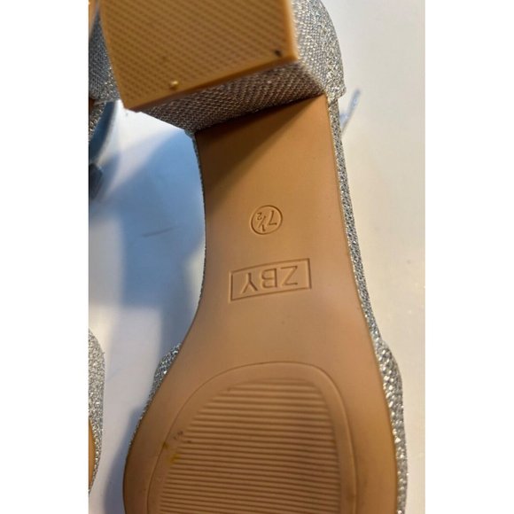 Women's Zby Heels Silver Glitter Size 7.5 Style HM0470 Ankle Strap Pointed - Picture 3 of 10